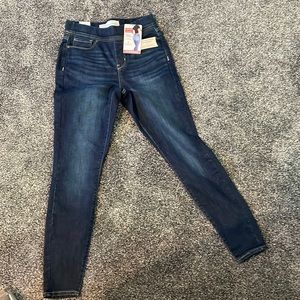 NWT Levi’s Pull-On Super Skinny dark denim jeans
